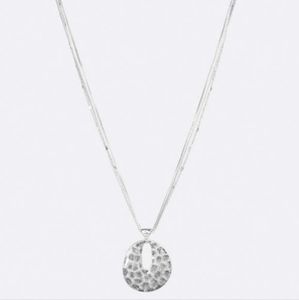 Avenue || Hammered Silvertone Pendant Short Necklace
